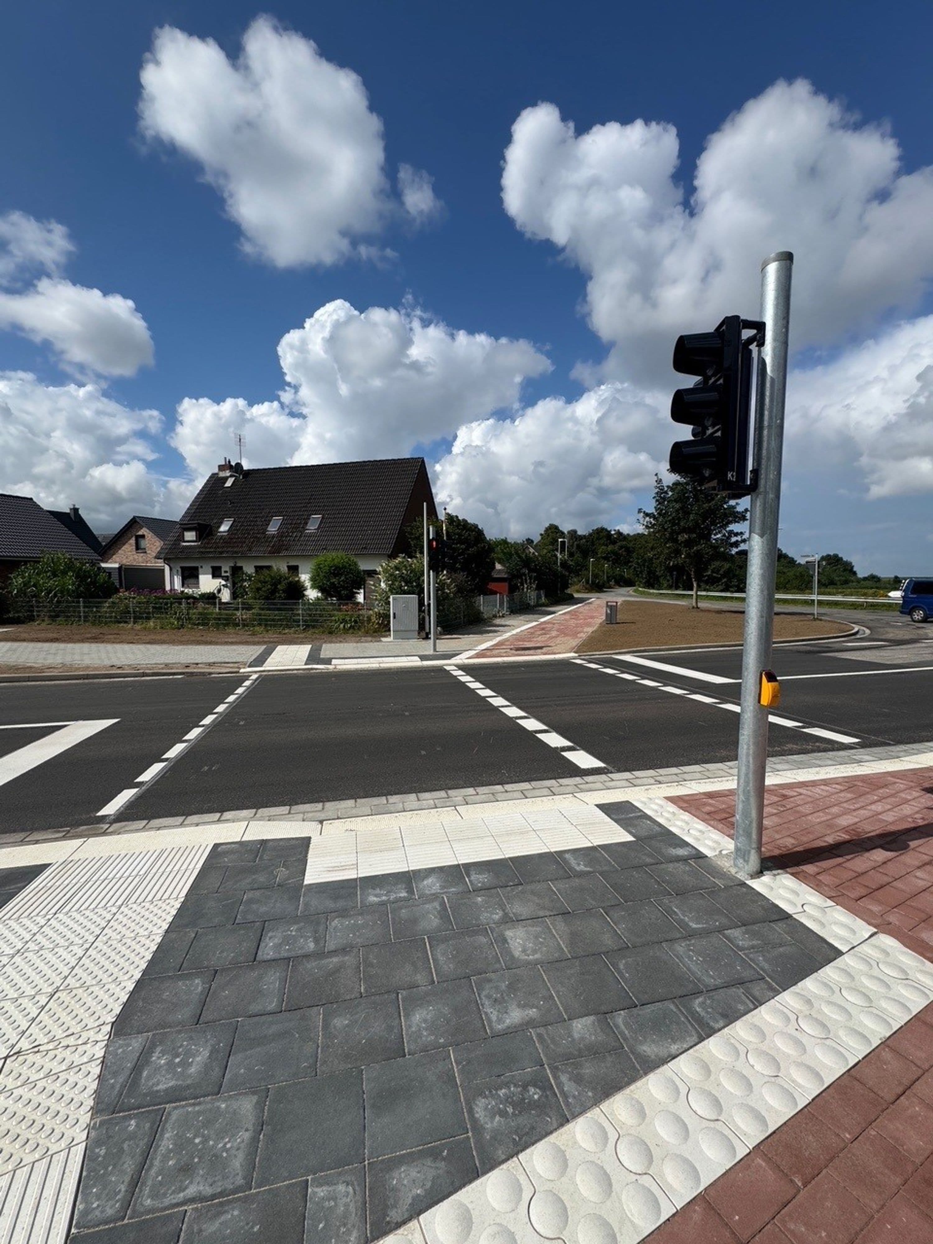 Haltestelle 'Hockensbüll Brücke' barrierefrei umgestaltet