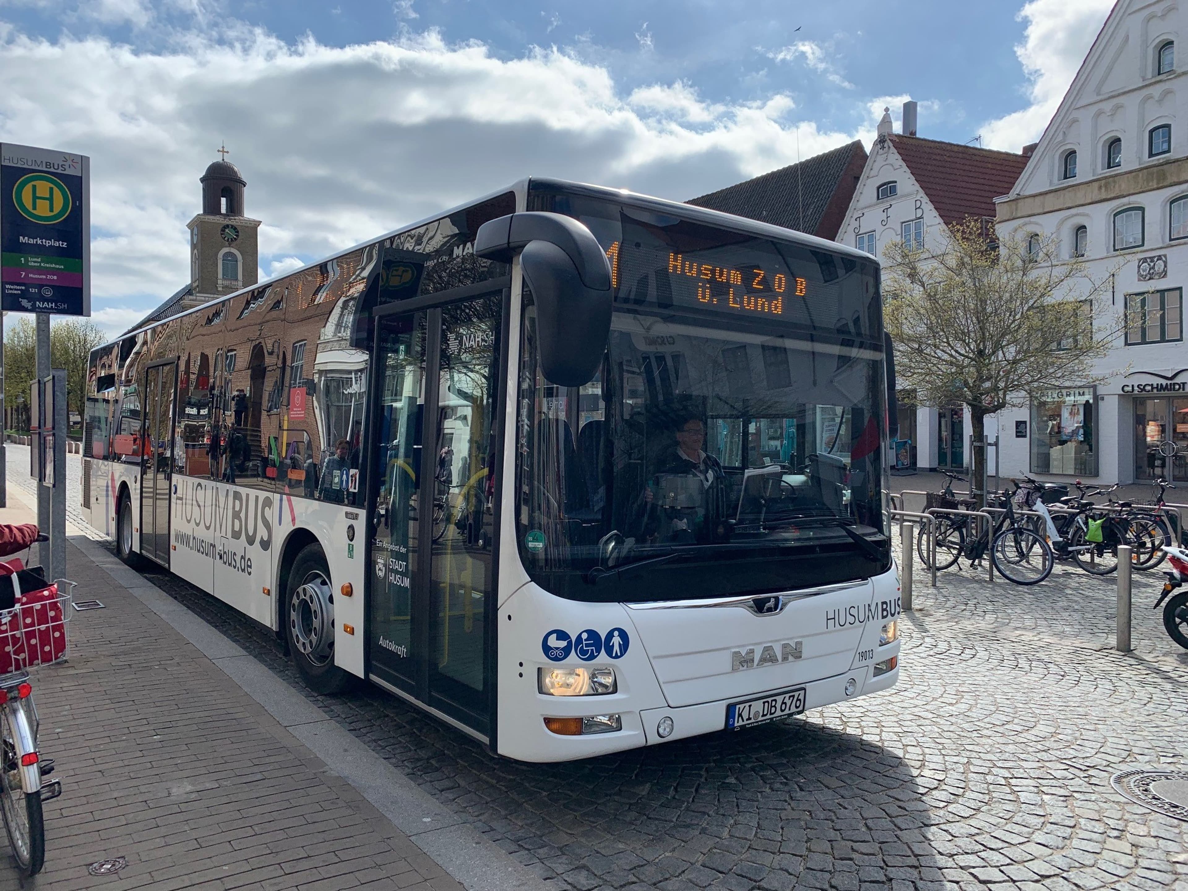 HusumBus fährt gratis zu den Hafentagen