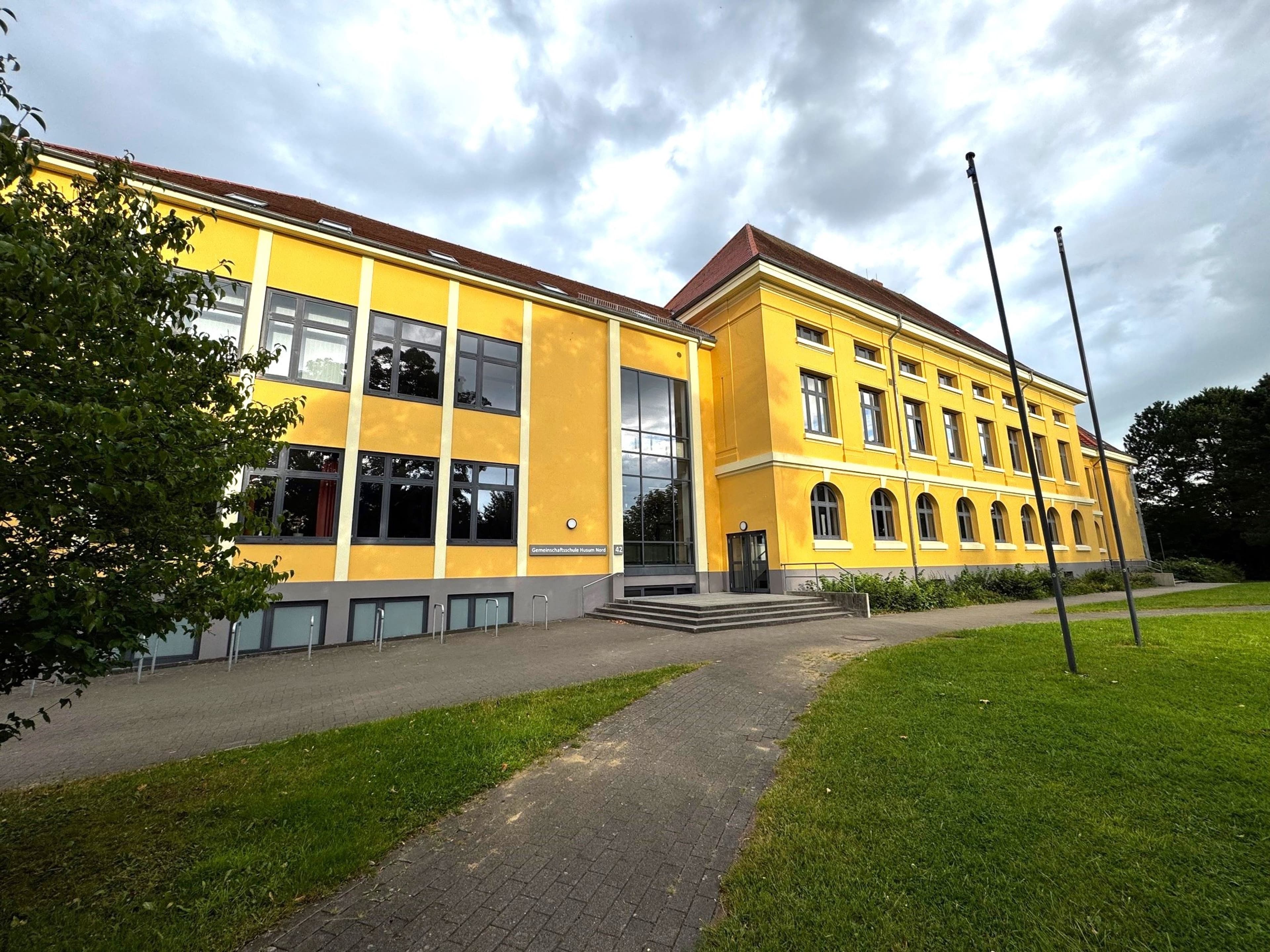 Versteckte Schäden an Stahlträgern in Schule entdeckt