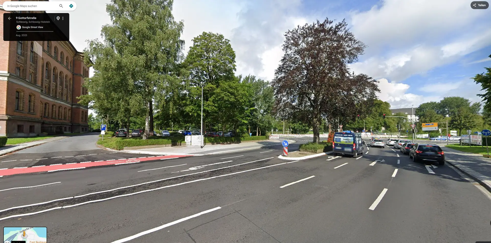 Google-Street-View-Aufnahme einer Blutbuche an der Gottorfstraße im Bereich des Europaplatzes.